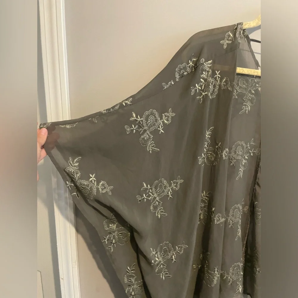 Maurice’s Olive‎ Embroidered Side Slit Kimono L/XL